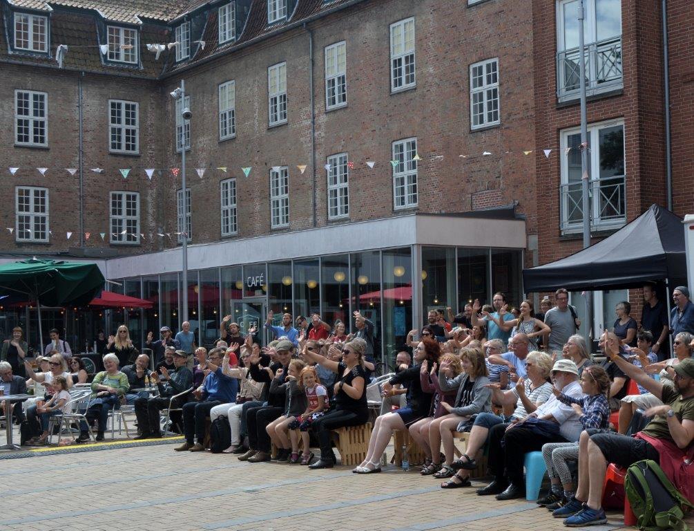 Stemning i Farvergården under Phønix' koncert
