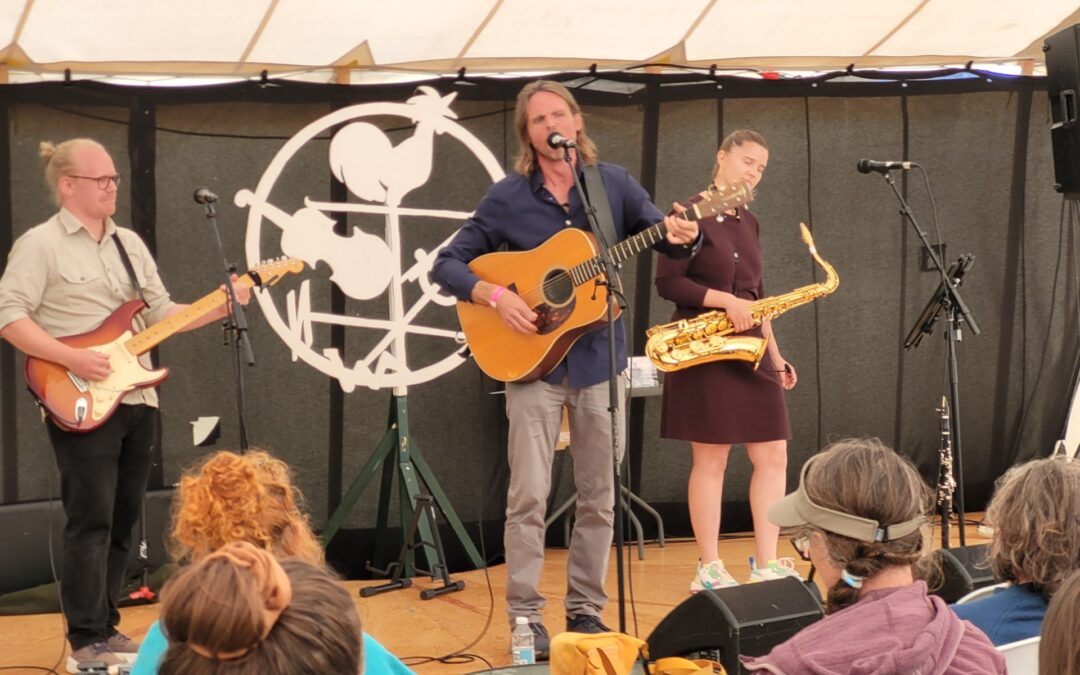 Ukendte talenter, pust fra det store udland og ønsker om fred og kærlighed